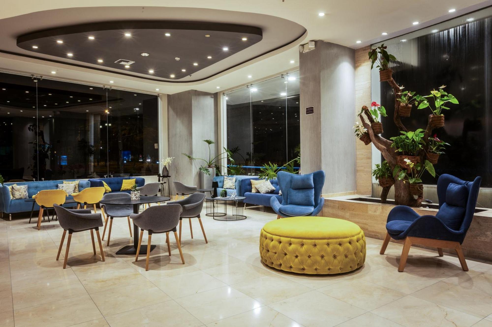 Ibis Quito Hotel Exterior photo
