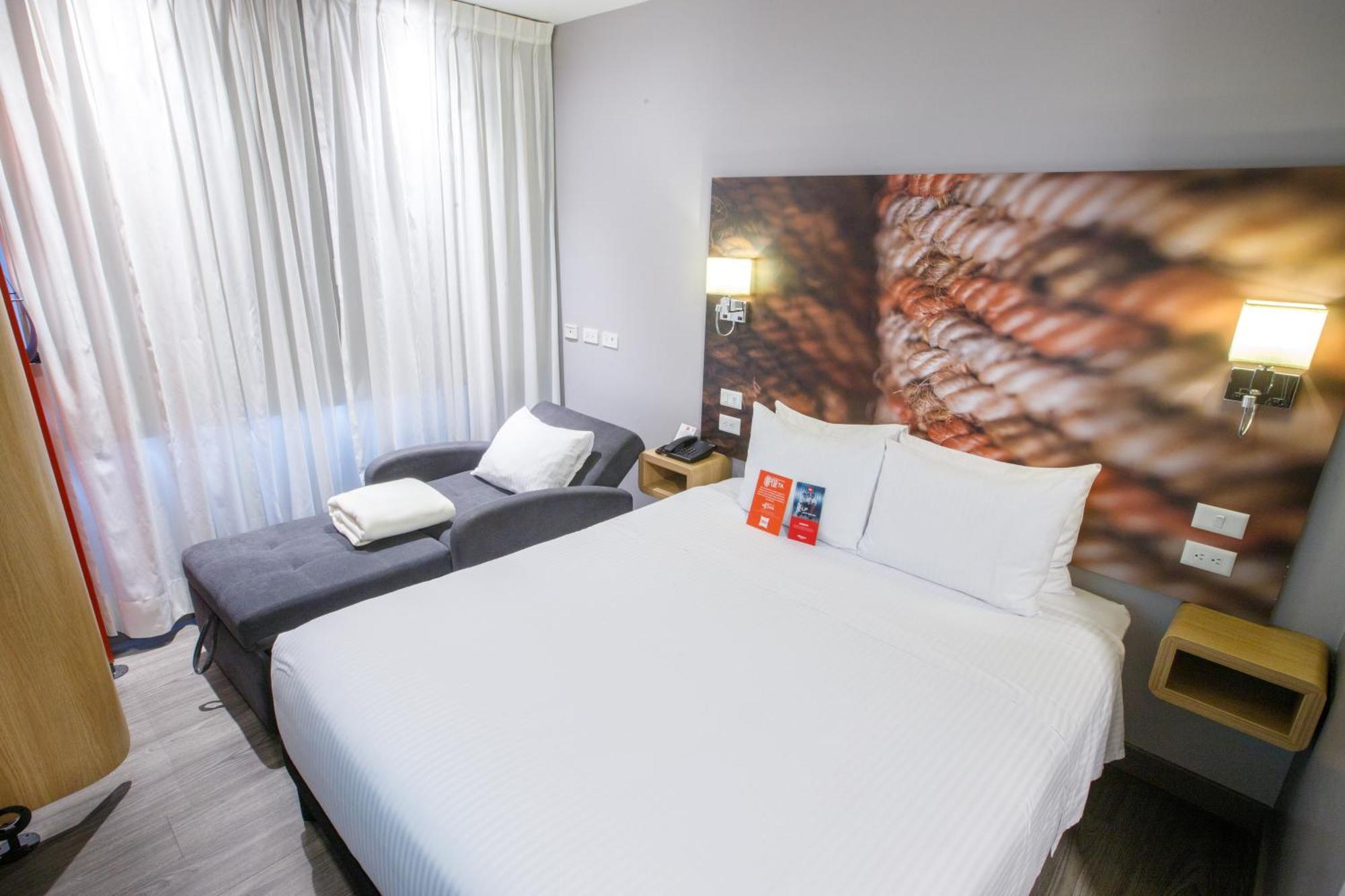 Ibis Quito Hotel Exterior photo