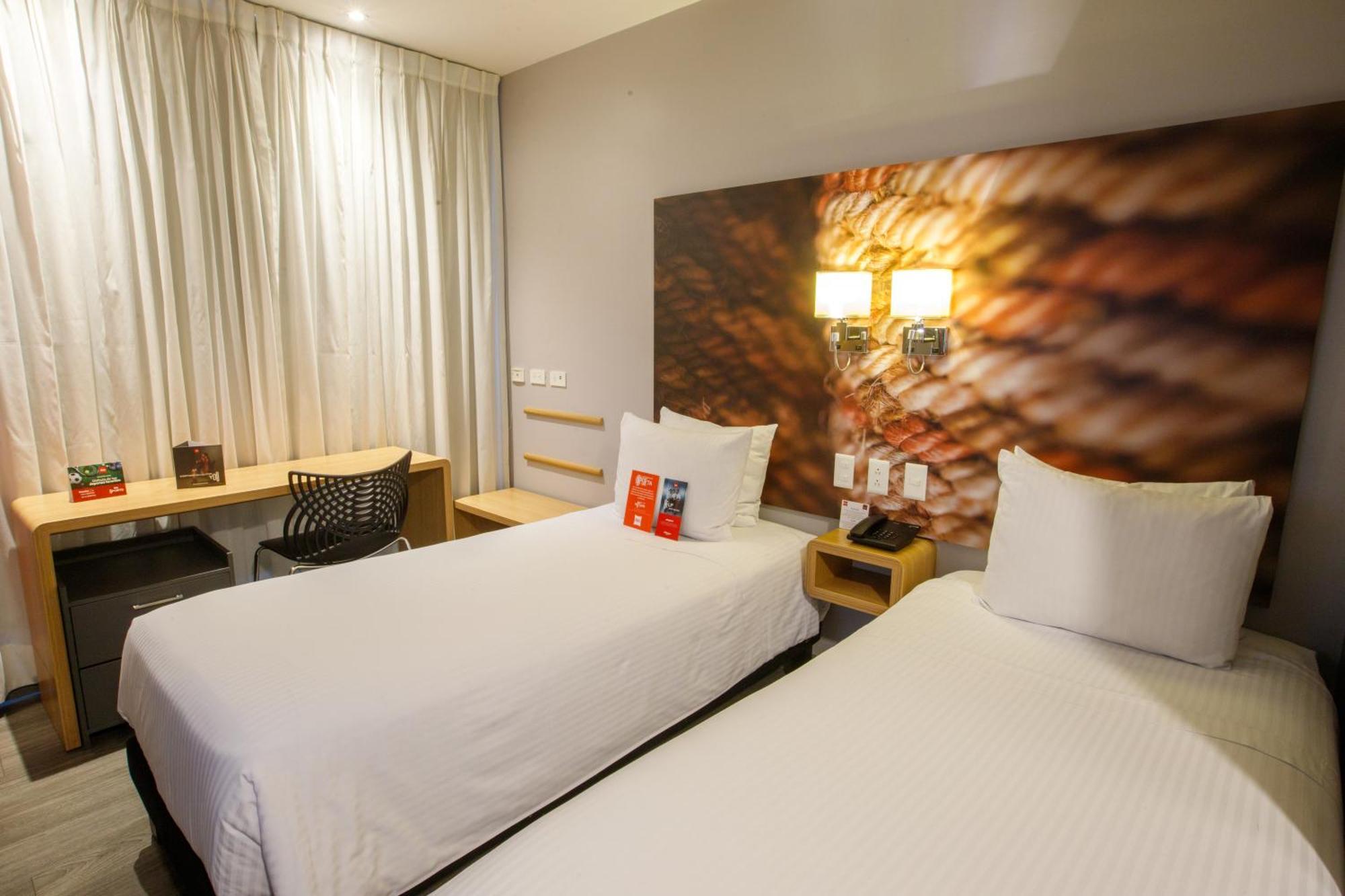 Ibis Quito Hotel Exterior photo