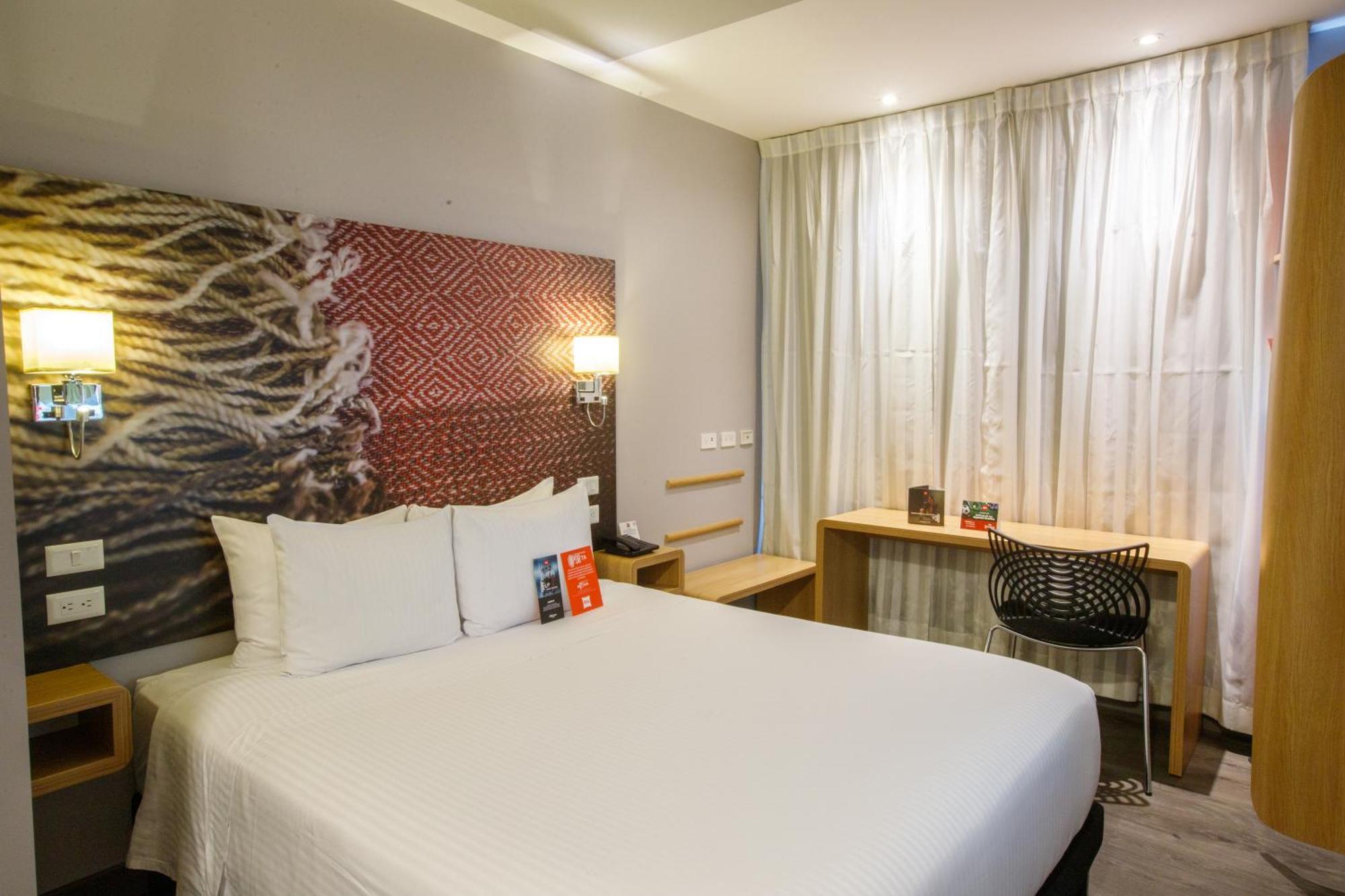 Ibis Quito Hotel Exterior photo