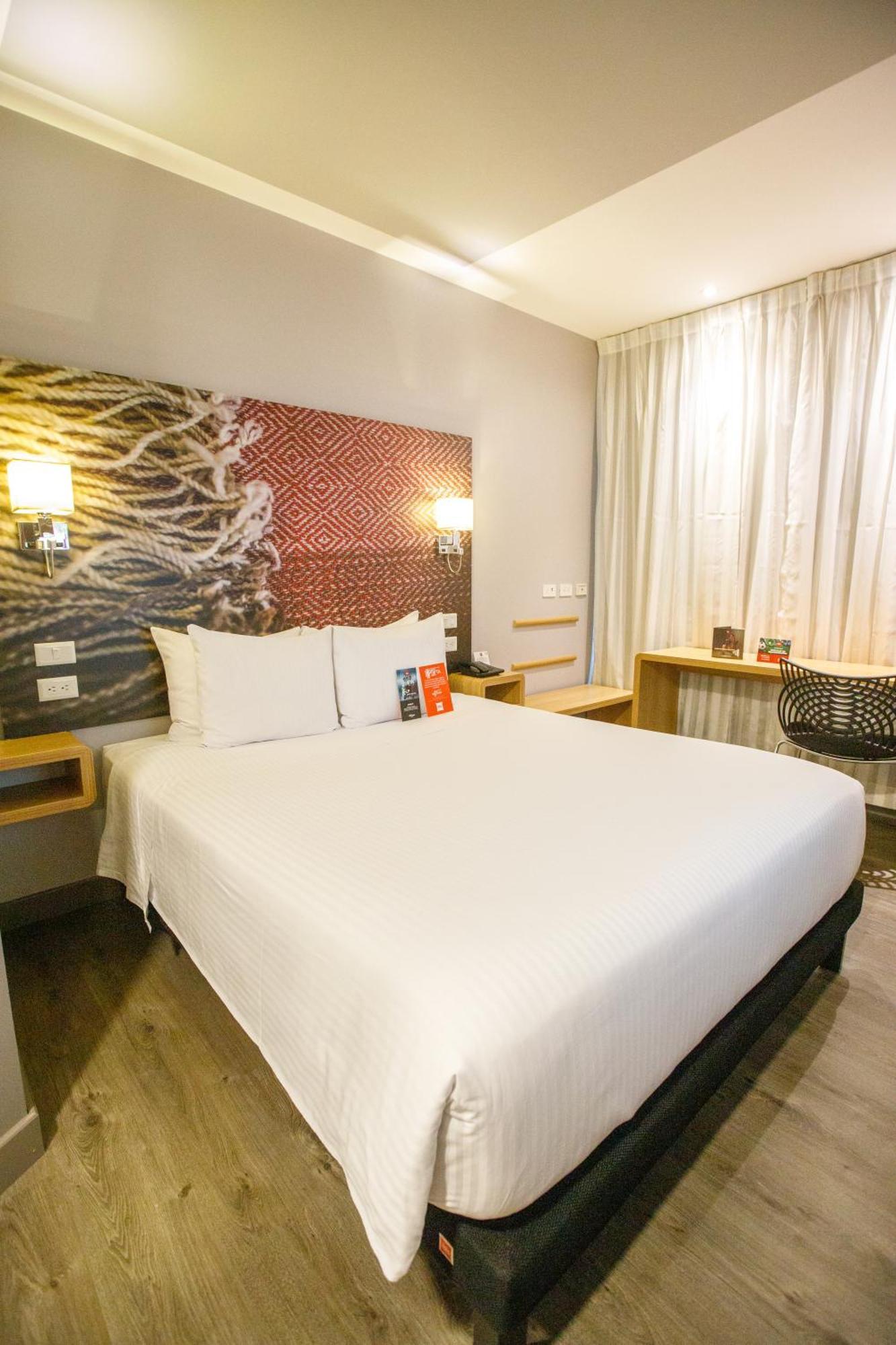Ibis Quito Hotel Exterior photo
