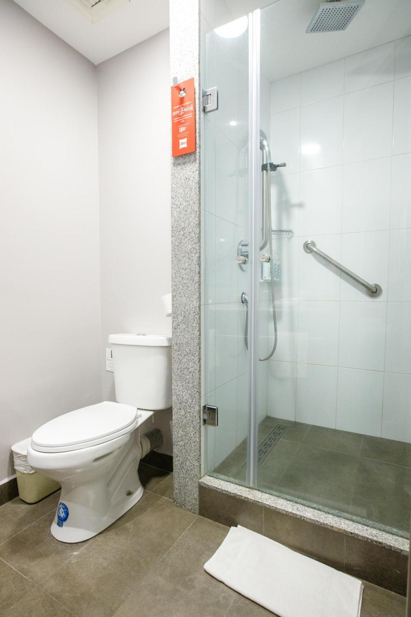 Ibis Quito Hotel Exterior photo