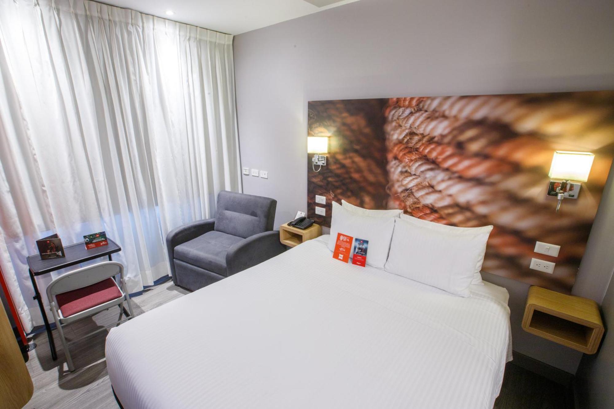 Ibis Quito Hotel Exterior photo