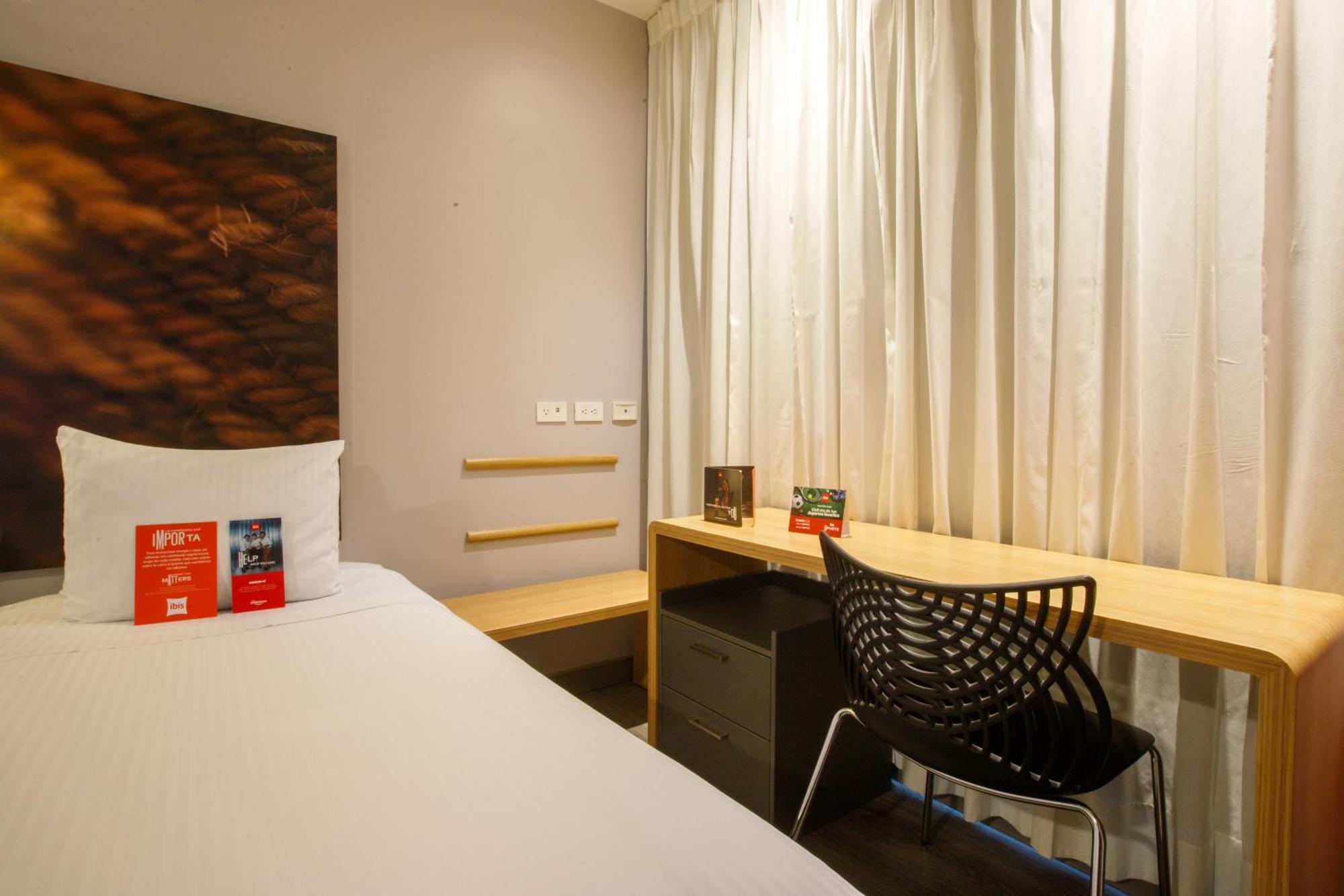 Ibis Quito Hotel Exterior photo