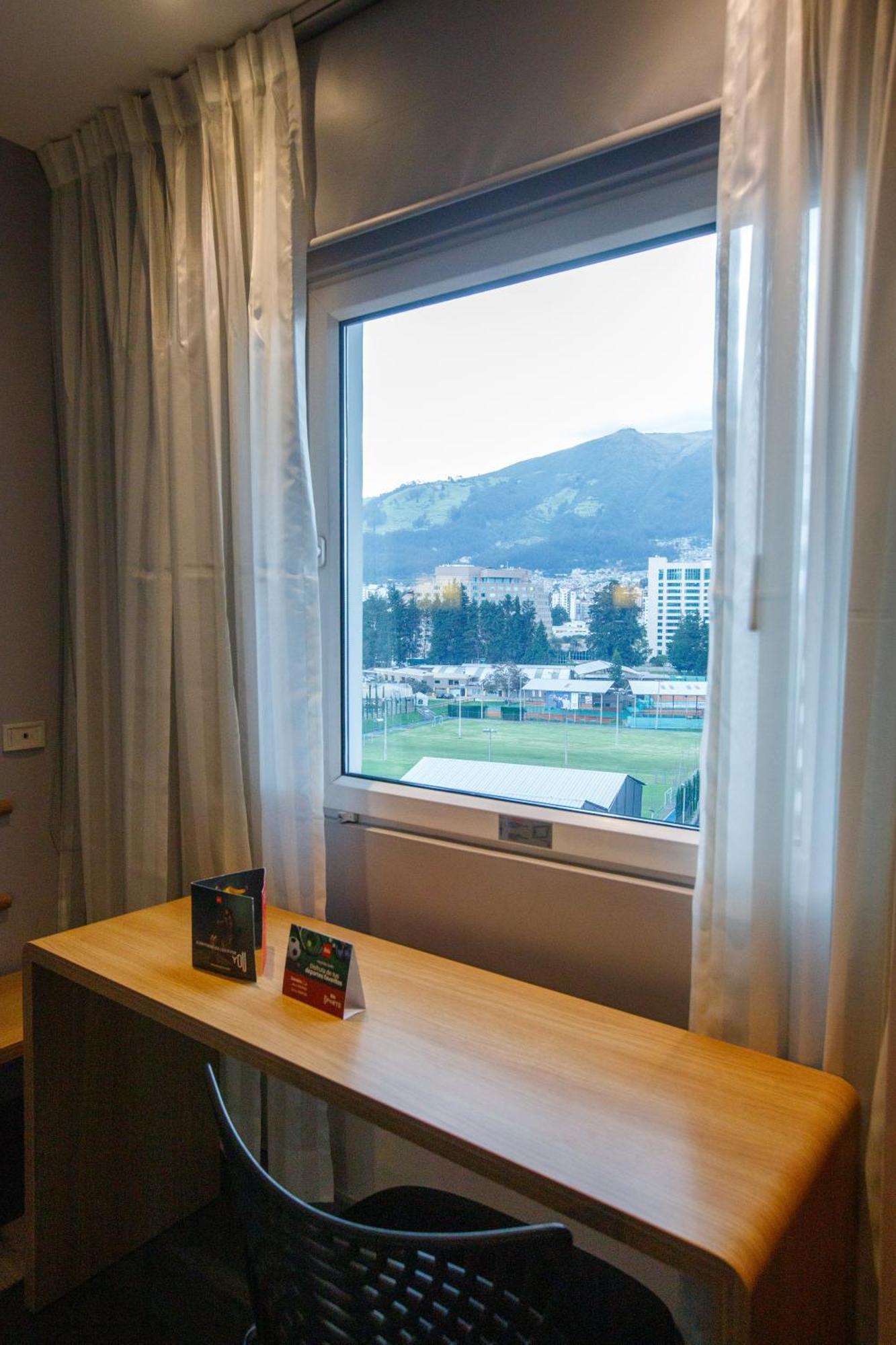 Ibis Quito Hotel Exterior photo