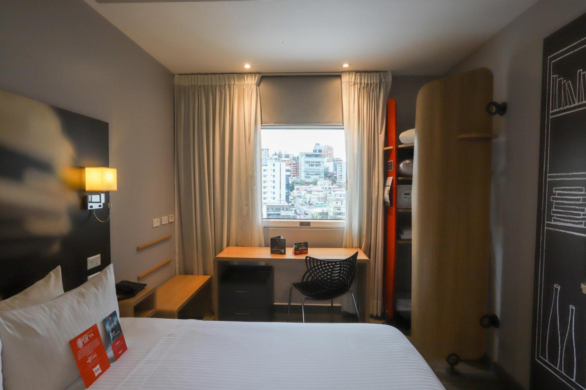 Ibis Quito Hotel Exterior photo